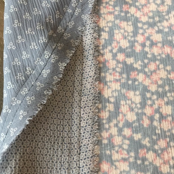 Banana Republic Floral Silk Tank - Picture 4 of 6